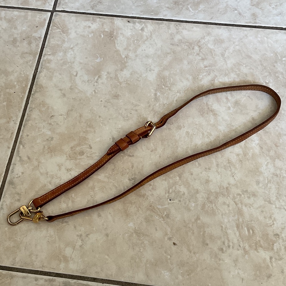 Louis Vuitton Vachetta Leather Adjustable Strap in Tan Brown with Gold Hardware - Picture 2 of 10